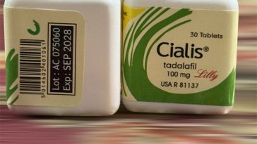 Cialis 100mg – pack of 30 tablets for powerful and long-lasting erectile dysfunction (ED) treatment and male performance boost.